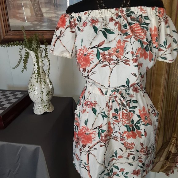 Stylehouse Off the Shoulder Floral Mini Dress w/ pockets Size Small - Picture 3 of 15